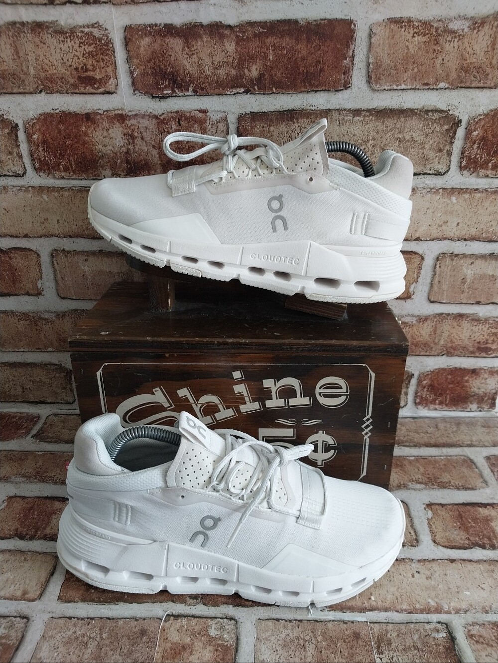 Pre-owned On Running Cloudnova 2